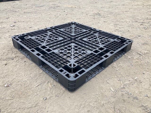 中古パレット 中古パレット（プラ）<span>1.1×1.1（片面約120㎜厚）</span>